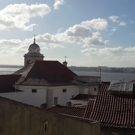 River By Nau - Alfama, Lisbon